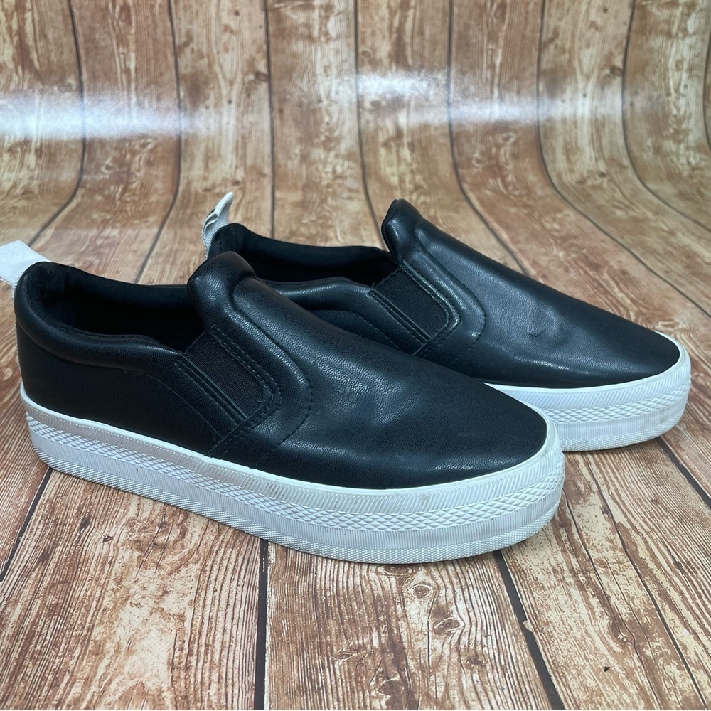 Divided H&M Woman  black and white sneakers size 7